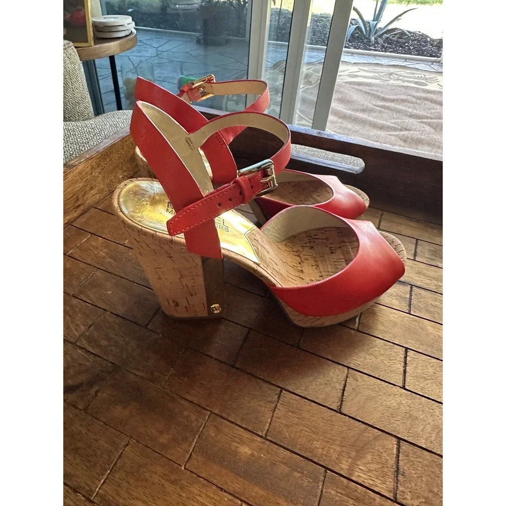 Michael Kors Natalia Mandarin Leather Platform Sandals Heels size‎ 8 EEUC